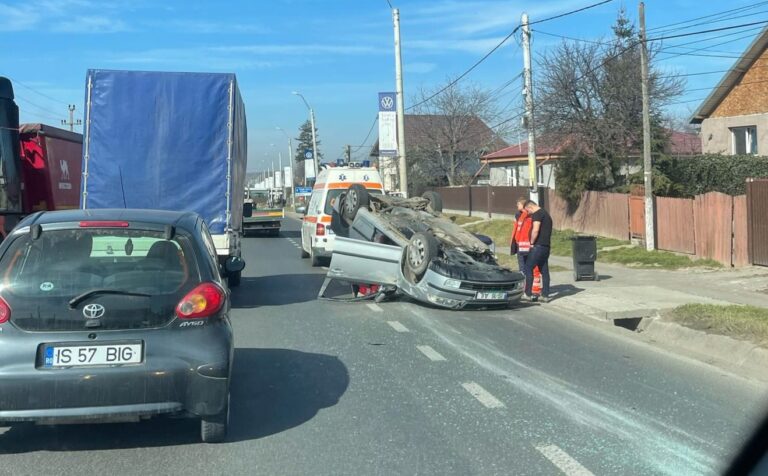 UPDATE Accident auto la Lețcani. O mașină s-a răsturnat