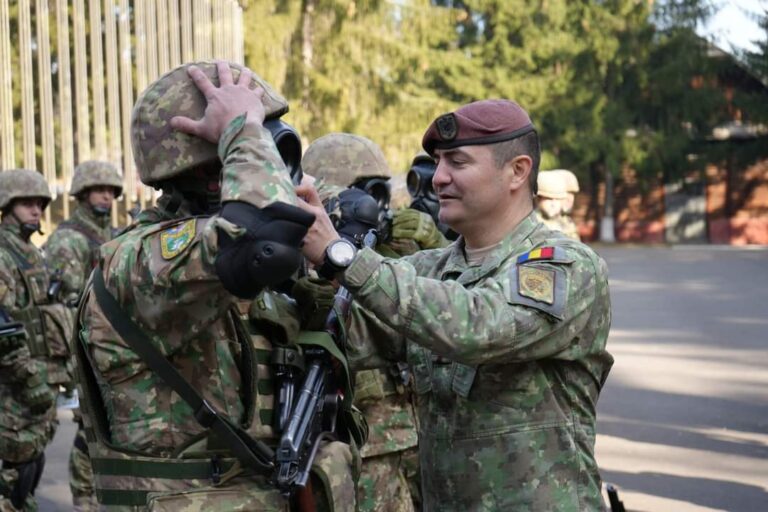 Doi militari din Divizia 4 Infanterie „Gemina