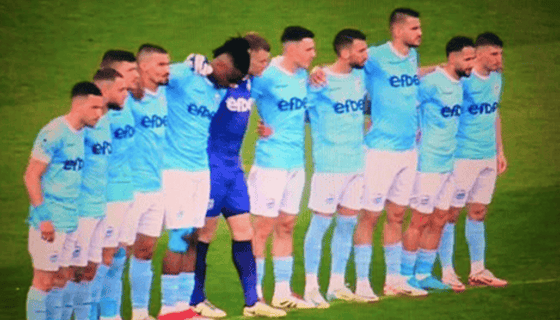 Un club bulgar a ţinut un minut de reculegere pentru un fost jucător. Dar acesta este încă în viaţă