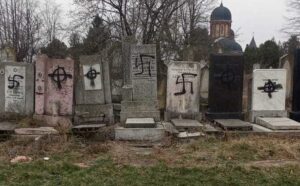 Monumente din Cimitirul evreiesc din Bacău au fost vandalizate 