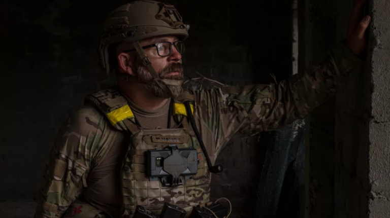 „Donald Trump şi vărul meu (J. D. Vance) sunt clar idioţii utili ai lui Vladimir Putin”, denunţă Nate Vance, vărul de gradul doi al vicepreşedintelui SUA, un fost combatant voluntar timp de trei ani în Ucraina