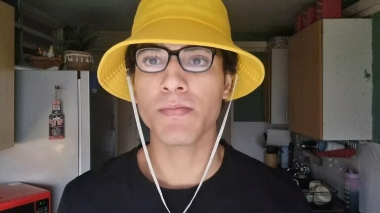 Un adolescent britanic a fost condamnat la închisoare pe viaţă după ce şi-a ucis cu bestialitate familia şi plănuia un masacru la şcoală