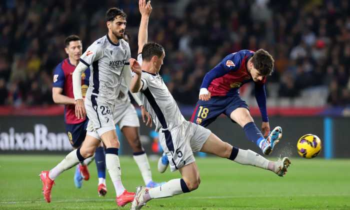 La Liga: Osasuna contestă victoria Barcelonei din cauza utilizării lui Inigo Martinez