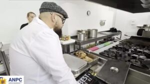 Recordul lui Piedone – 100 de mici haliți dintr-un foc, plus cartofi și sos. De câte ori și-a micșorat stomacul
