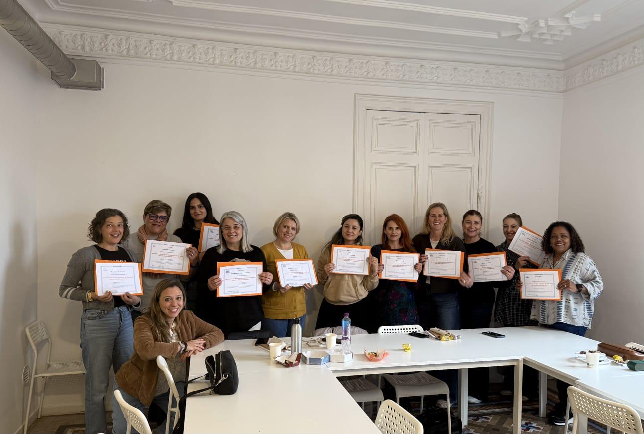 „Școli Fericite. Educație pozitivă pentru bunăstare”. Doi profesori de la Liceul „Pavelcu” Iași, la un inedit curs de formare la Barcelona cu colegi din șapte țări