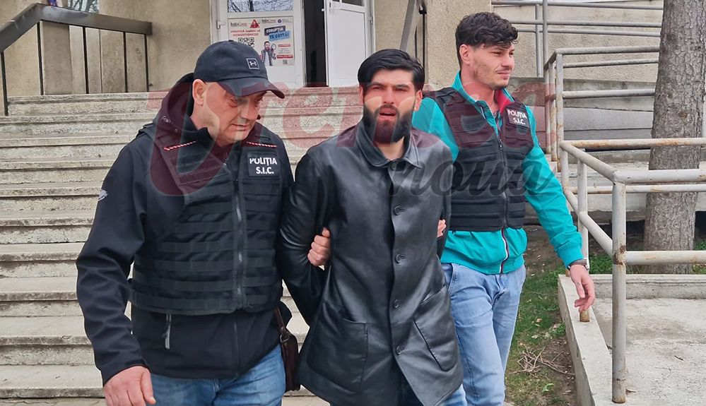  Declarații șocante ale tânărului care și-a decapitat mama, la ieșirea din sediul Poliției
