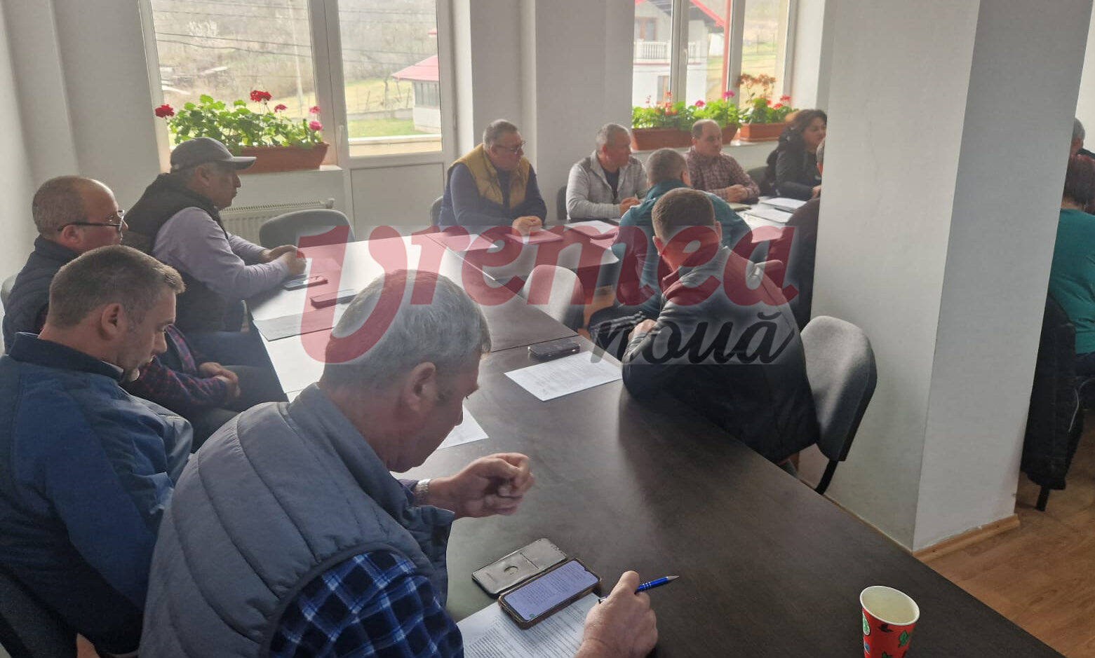 Într-o comună vasluiană, indemnizațiile consilierilor locali au fost diminuate cu 50%, iar programul iluminatului stradal scurtat