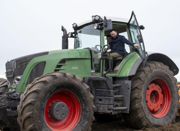 Atenție, fermieri! Cât de curând se lansează „Rabla pentru tractoare”. Tot ce trebuie să știți
