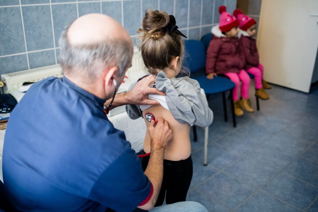 Tot mai mulți părinții ieșeni nu vor să-și vaccineze copiii. Trei cele mai invocate motive de refuz
