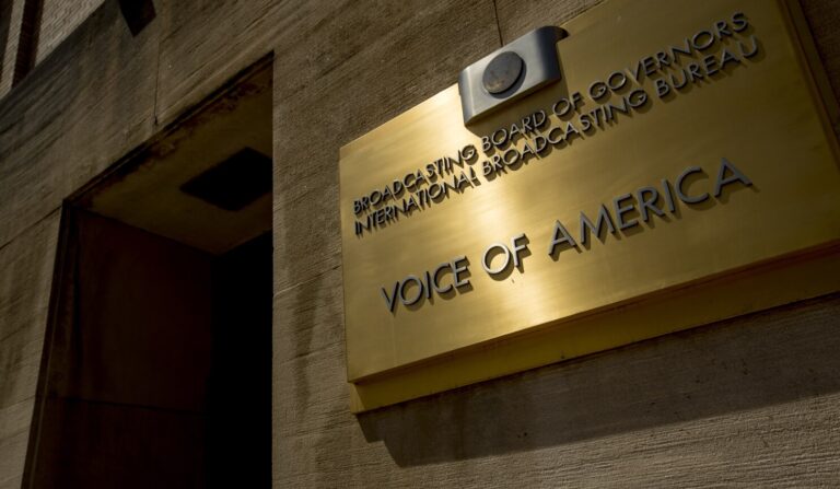 Peste 1 300 de angajaţi de la Vocea Americii au fost concediați, iar Radio Europa Liberă şi Radio Asia Liberă au rămas fără subvenții de le USAGM 