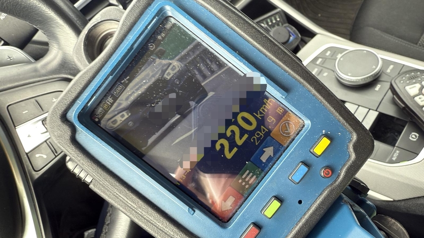 Șofer teribilist, prins de radar cu 220 km/h pe autostradă, în Sibiu