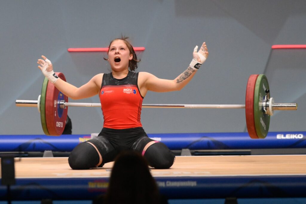 Andreea Cotruta, campioană europeană la 59 kilograme. Ea a obţinut argintul la smuls şi aruncat