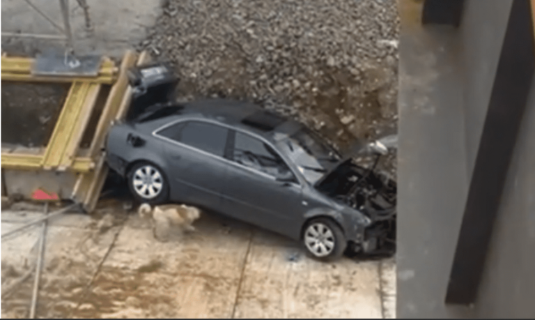 VIDEO Accident pe șantierul Autostrăzii A7: un șofer a căzut cu mașina de pe un pod în construcție, între Mizil și Buzău