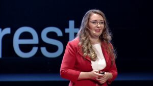 O româncă îl învinge pe Elon Musk în instanță: Cristina Bălan obține o victorie legală importantă împotriva Tesla