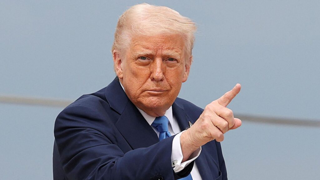 „Economia mondială tocmai a fost lovită cu o bară de fier peste gură”. Trump a anunțat noile taxe vamale: sunt mai mari decât cele mai negre așteptări