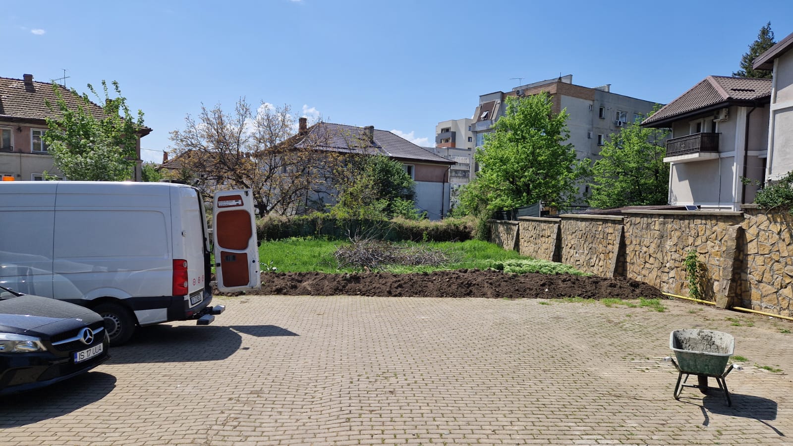 Jefuită de propriul frate, lăsată fără terenul din Iași: O luptă de 15 ani pentru dreptate. În joc a fost implicată și o notăriță