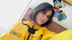 Ea este Teodora, cea mai „dulce” fată din tot județul! O tânără din Țibana și-a urmat pasiunea pentru apicultură după liceul pedagogic/GALERIE FOTO