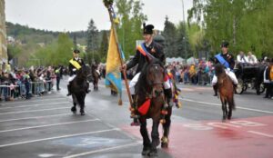 La Brașov a avut loc Parada Junilor la care au asistat mii de persoane. Primarul George Scripcaru a primit buzduganul Junilor bătrâni