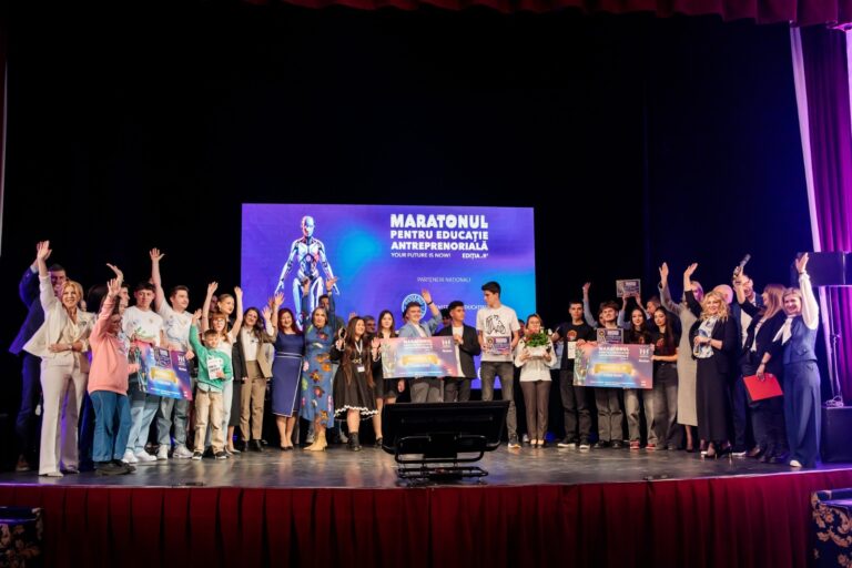 Marele premiu al semifinalei județene ieșene a fost adjudecat de echipa de elevi a Colegiului Tehnic De Căi Ferate Unirea Pașcani, cu proiectul Creative Land