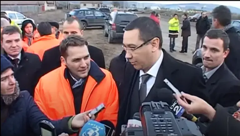 Cum a forțat Ponta, în campania din 2014, deschiderea unei autostrăzi care s-a prăbușit după un an? A trebuit refăcută cu 3 milioane de euro din bani publici VIDEO