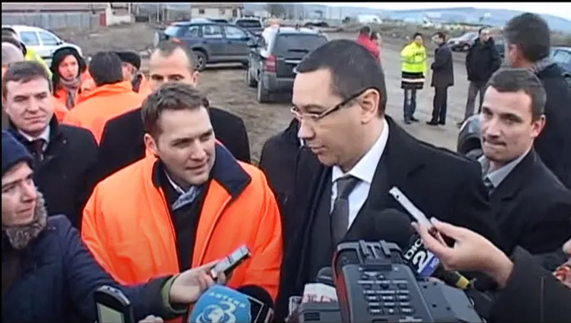 Cum a forțat Ponta, în campania din 2014, deschiderea unei autostrăzi care s-a prăbușit după un an? A trebuit refăcută cu 3 milioane de euro din bani publici VIDEO