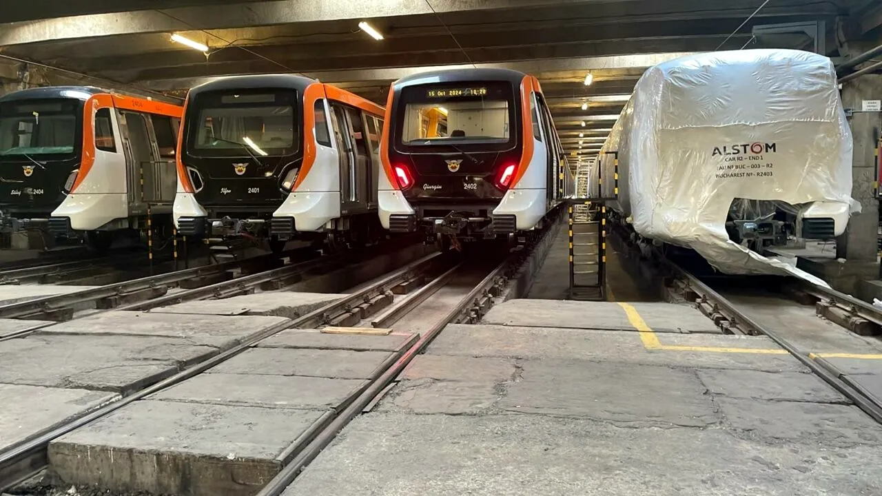 La un an de când a venit primul tren de metrou Alstom în București, încă se mai aprind „martorii” în bord la noile garnituri aduse din Brazilia
