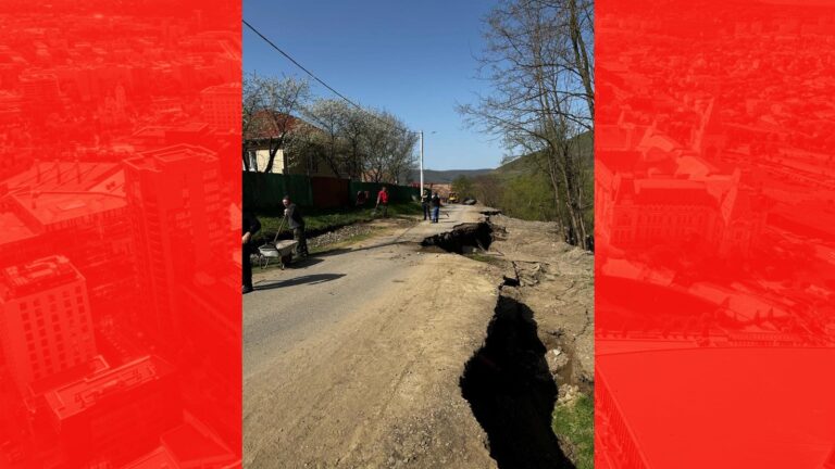 Alba: Alunecare de teren în satul Lunca. Accesul auto spre cele peste 50 de case aflate în amonte, restricţionat