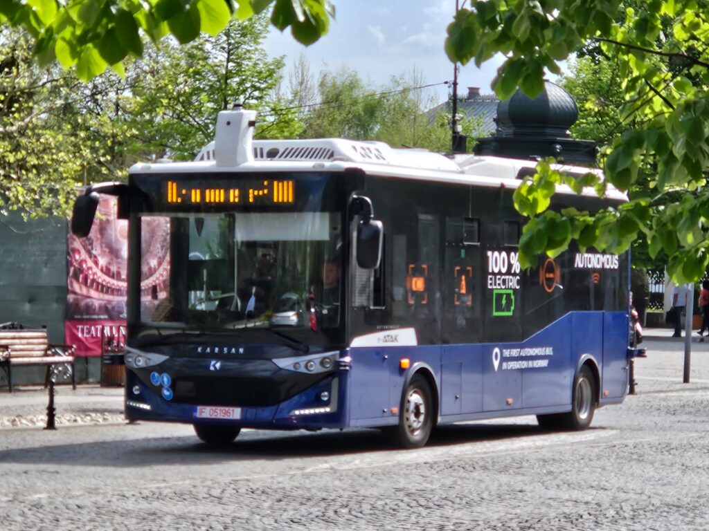  Autobuzul electric fără șofer, prezentat în premieră la Iași