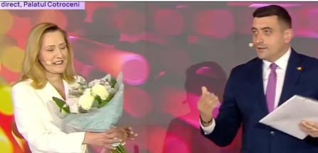 George Simion a părăsit dezbaterea de la Cotroceni după ce i-a oferit un buchet de flori Elenei Lasconi. Acesta a anunțat că nu va participa nici la celelalte dezbateri