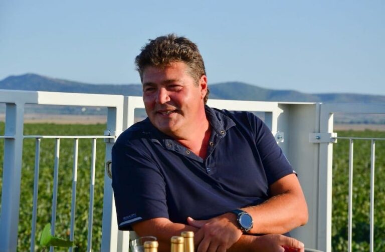 Renumitul expert ieșean Cătălin Păduraru ne sfătuiește să consumăm vin de Paște cu moderație. Cu ce fel trebuie să începem? 