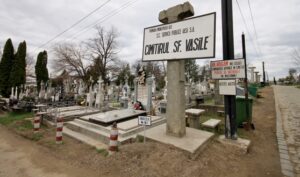 O ieșeancă de 55 de ani a murit brusc chiar în poarta cimitirului Sfântul Vasile