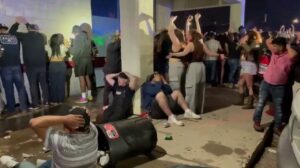 VIDEO Razie a poliției într-un club de noapte la Colorado Springs SUA, peste 100 de imigranţi ilegali arestaţi 
