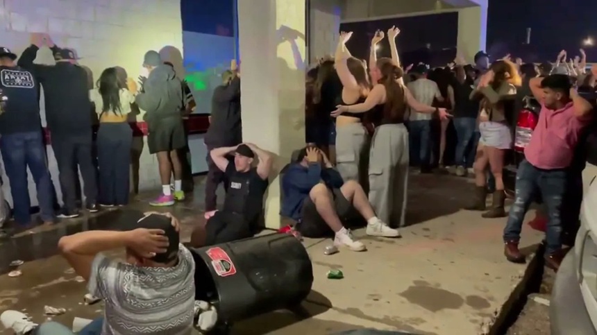 VIDEO Razie a poliției într-un club de noapte la Colorado Springs SUA, peste 100 de imigranţi ilegali arestaţi