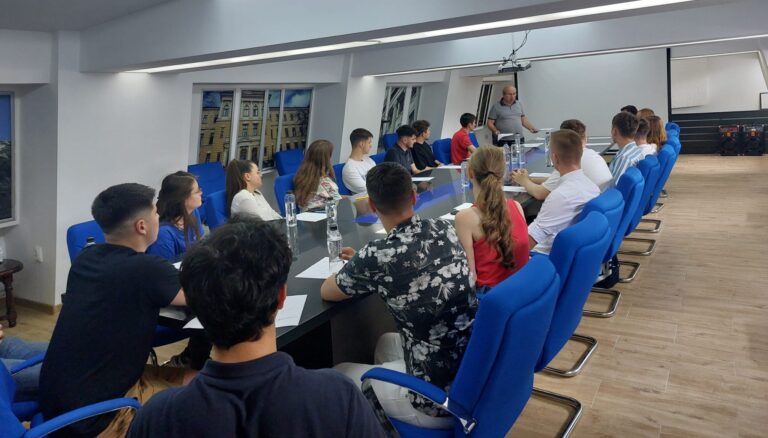 Cum să ai succes cu oamenii: CONEST împărtășește secretul pentru o afacere de succes!