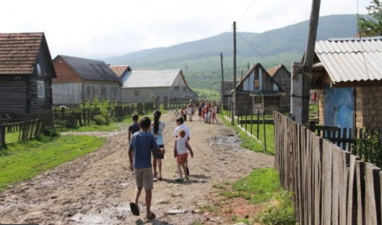 România fără copii, țară fără viitor | În satele din Iași încă se mai nasc mulți copii. Din păcate, mulți în familii cu probleme și de la mame minore. „Totul se rezumă la sărăcie”