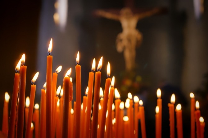 Săptămâna Mare - azi e ziua femeii păcătoase care a uns cu mir picioarele Domnului. Care este semnificația fiecărei zile?