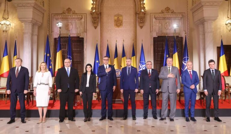 După dezbaterea electorală de pe TVR, Nicuşor Dan publică documente care arată că Antonescu a semnat, ca ministru, transferul unor terenuri către BTT