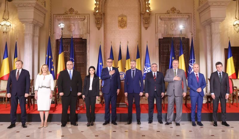 După dezbaterea electorală de pe TVR, Nicuşor Dan publică documente care arată că Antonescu a semnat, ca ministru, transferul unor terenuri către BTT