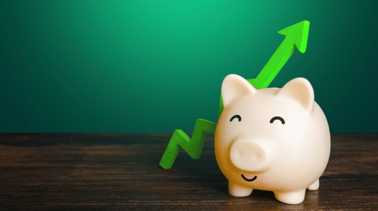 Dobânzile statului „bat” orice ofertă bancară. Tot mai mulți ieșeni împrumută statul în loc să țină banii în bănci