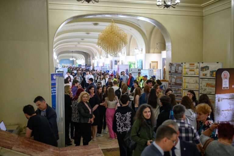 Elevii ieșeni își aleg viitorul: Salonul Ofertelor Educaționale 2025, deschis la Palatul Universitar din Copou