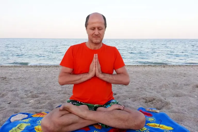 Instructor de yoga, discipol al lui Gregorian Bivolaru, trimis în judecată pentru viol și trafic de persoane