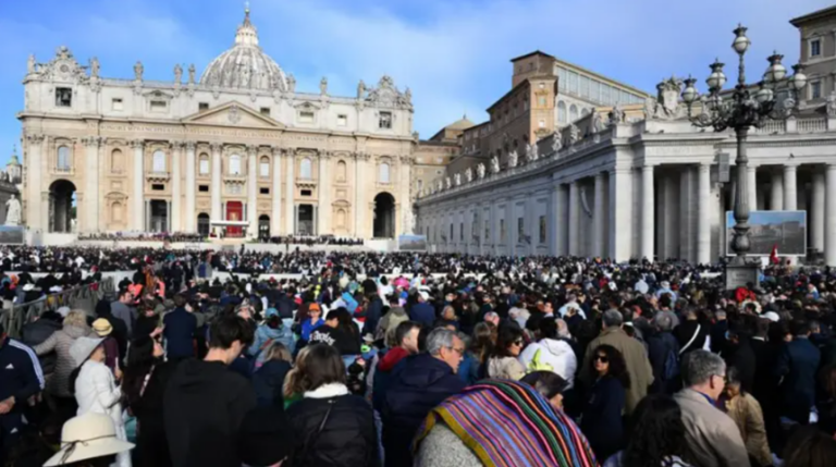 Ceremonial grandios şi o mare de oameni la funeraliile Papei Francisc