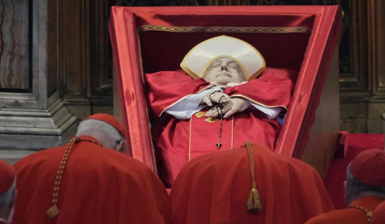 Vaticanul anunţă nouă zile de doliu începând de sâmbătă, când au loc funeraliile lui Francisc I