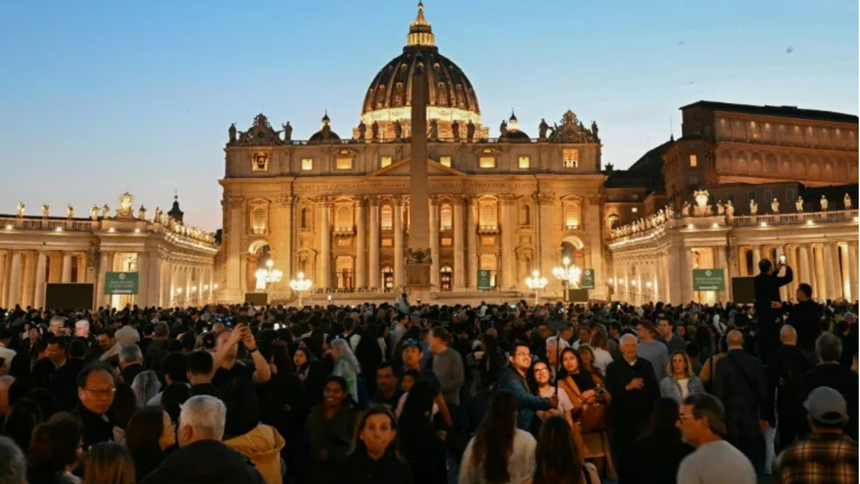 Piaţa Sf. Petru continuă să se umple până la funeraliile Papei Francisc