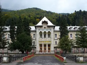 Pescobar anunță că vrea să salveze Slănic Moldova: a cumpărat cel mai cunoscut complex de aici. „Voi aduce turiști din toată lumea”