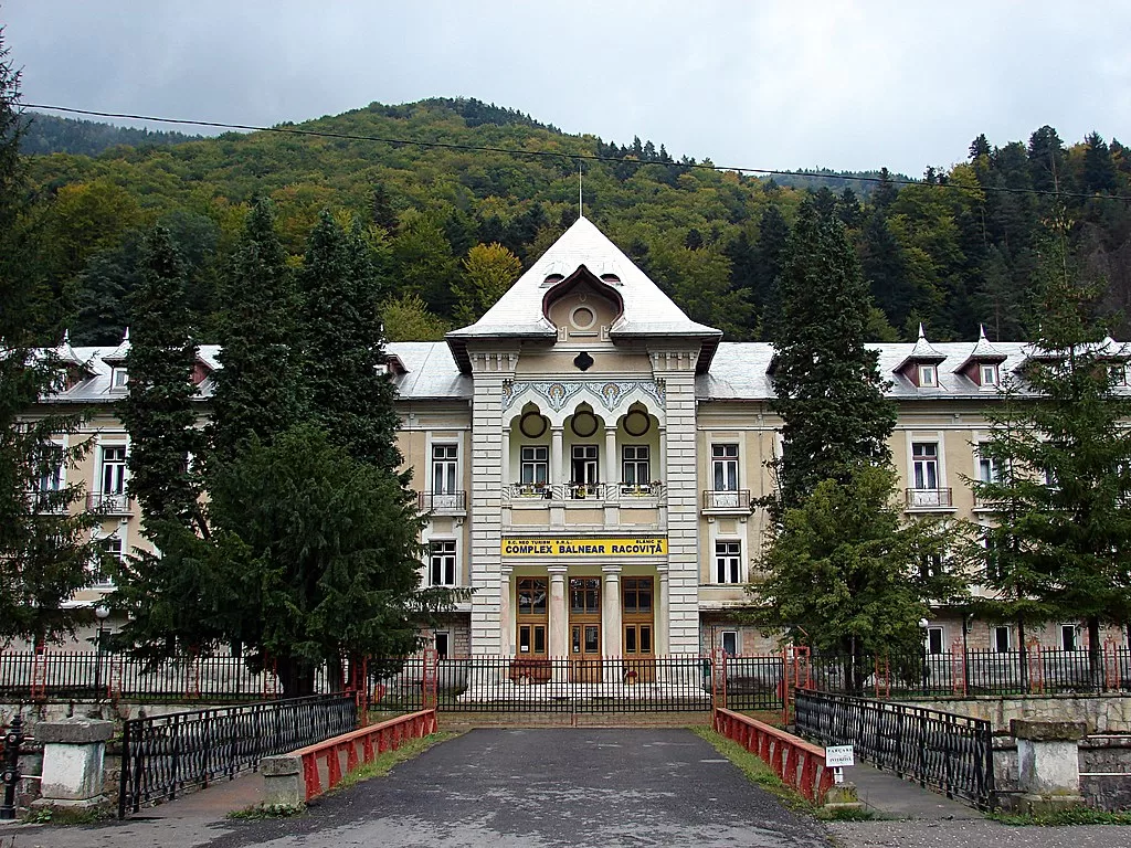 Pescobar anunță că vrea să salveze Slănic Moldova: a cumpărat cel mai cunoscut complex de aici. „Voi aduce turiști din toată lumea”