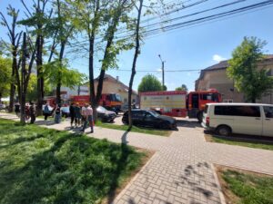 FOTO/VIDEO Incendiu la un spital din Pașcani. Zeci de pacienți s-au autoevacuat - UPDATE