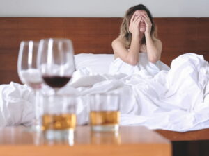 Ai băut prea mult alcool și ești mahmur? Cel mai la îndemână lucru ca să îți revii: sfat al medicilor ieșeni