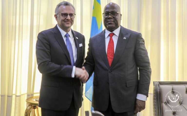 SUA se oferă să investească miliarde de dolari în mineritul din Congo şi să ajute la încetarea conflictului din ţară