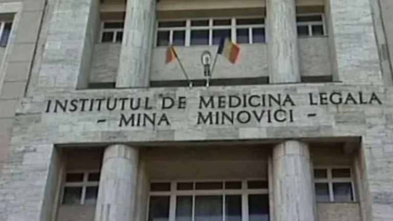 Institutul Medico-Legal, suspectat că a vrut să mușamalizeze moartea unei paciente, în abdomenul căreia medicii au uitat o compresă